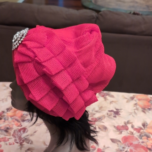NWT - Elegant Pink Turban with Silver Brooch - Picture 3 of 7